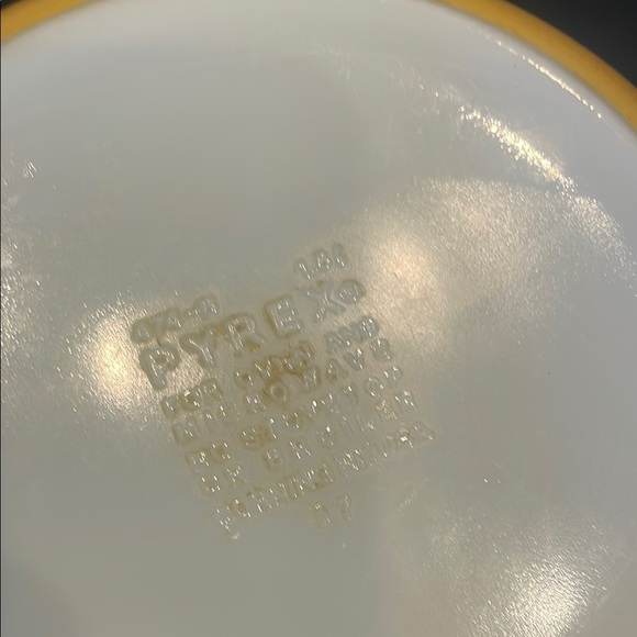 Pyrex Yellow Floral Mixing Bowl - Picture 3 of 4